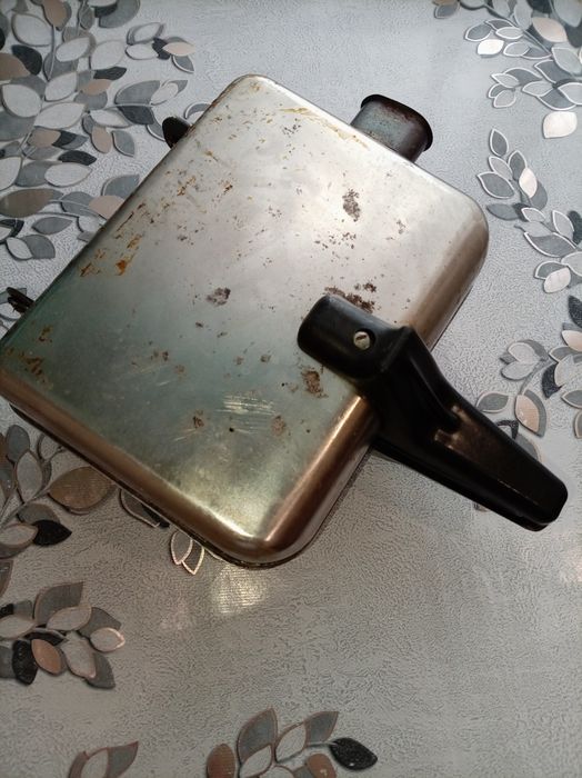 Продам вафельницу советскую