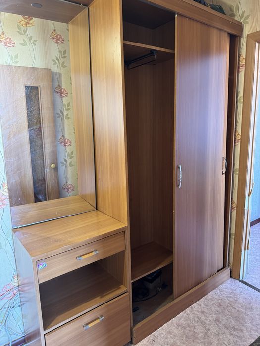 Прихожая с зеркалом