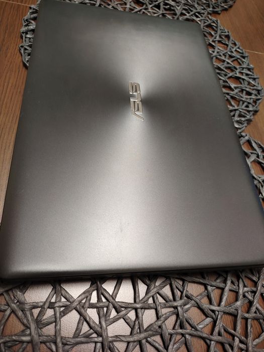 Лаптоп Asus X550V