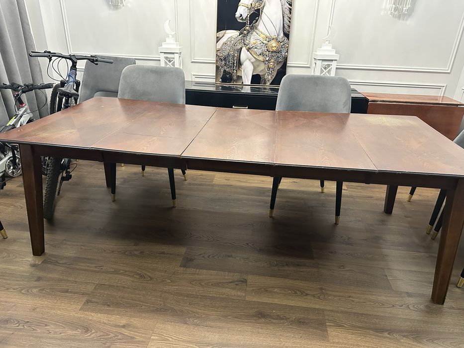 Стол в гостинную