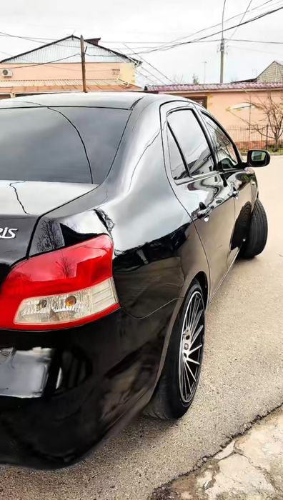 Tayota Yaris sotiladi .