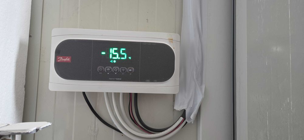 Минусова хладилна стая