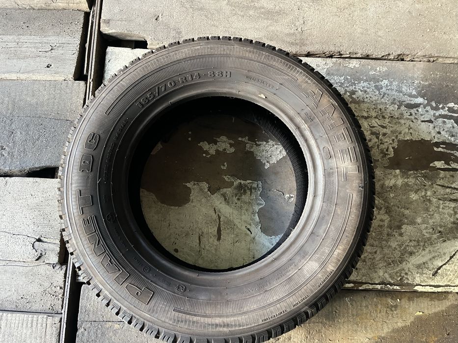 Продам шины 2 шт.