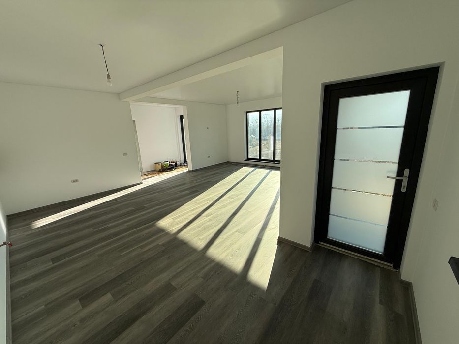 Vânzare Casă 4 Camere + Terasă - Eleganță și Confort