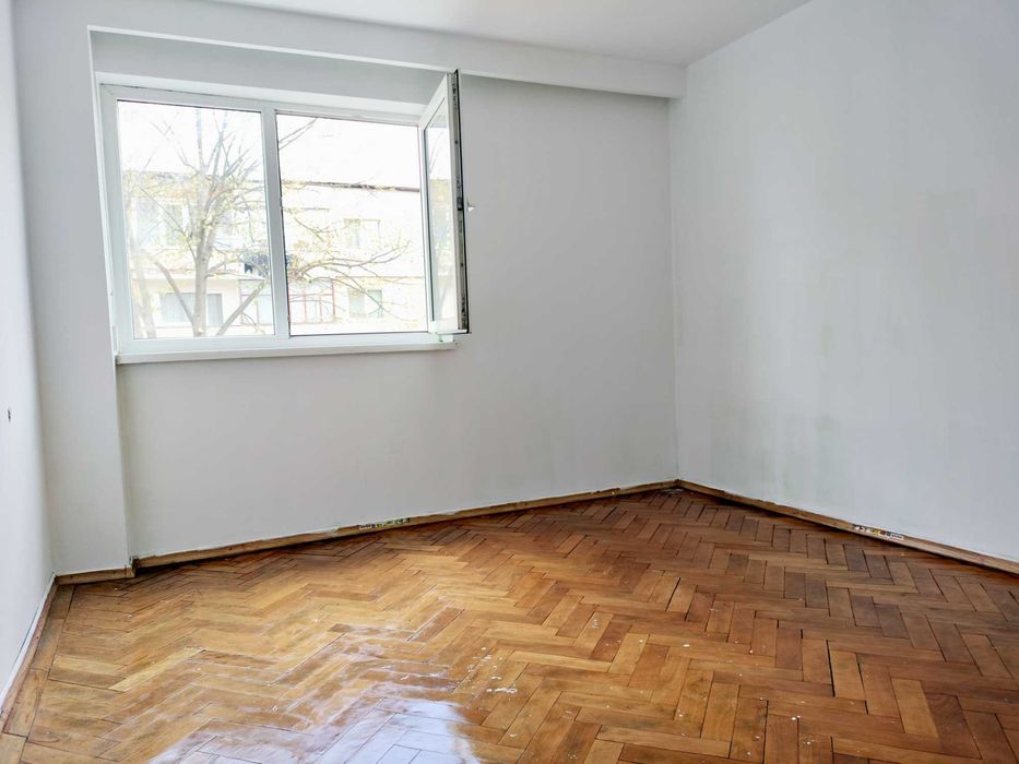 Apartament două camere de vânzare în Petroșani