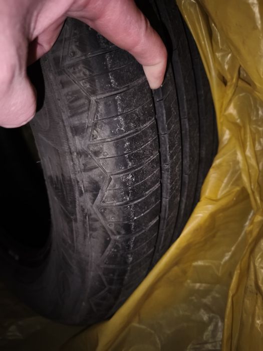 Продавам 4броя летни гуми215/60/16, 2броя Debica, 2броя Hankook,супер
