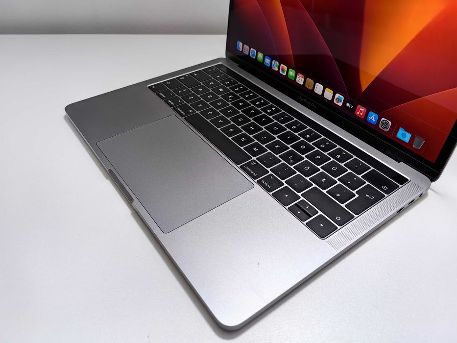Macbook PRO 13 2018 Touchbar i7 16gb  baterie ca NOUA Factura GARANTIE
