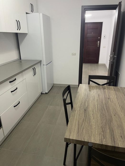 Inchiriez apartament Sân Petru