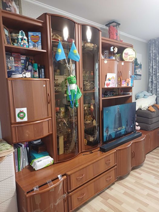 Отдам бесплатно стенку