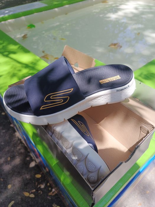 Skechers sotiladi