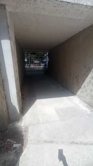 Дава се под наем Гараж / Паркомясто в Варна, Колхозен пазар - 22 кв.м за 153 € - Снимка #1