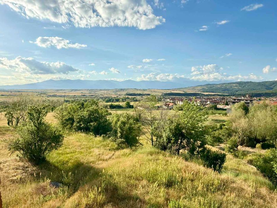 Самостоятелна двуетажна къща за продажба в Добринище