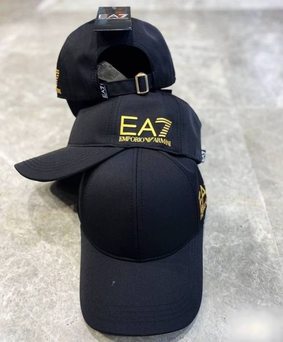 Страхотни шапки с козирка един размер