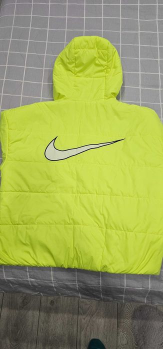 Продавам яке Nike