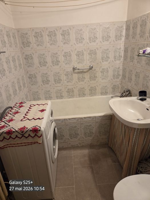 Vând apartament 3 camere Giulesti, parter ,bun si pentru locuit si cabinet avocat,medical .sector 6