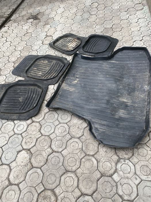 Продам коврики на авто
