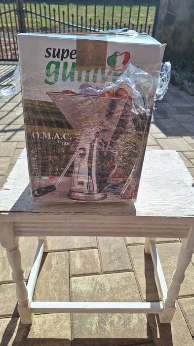 Aparat din inox pentru tomate