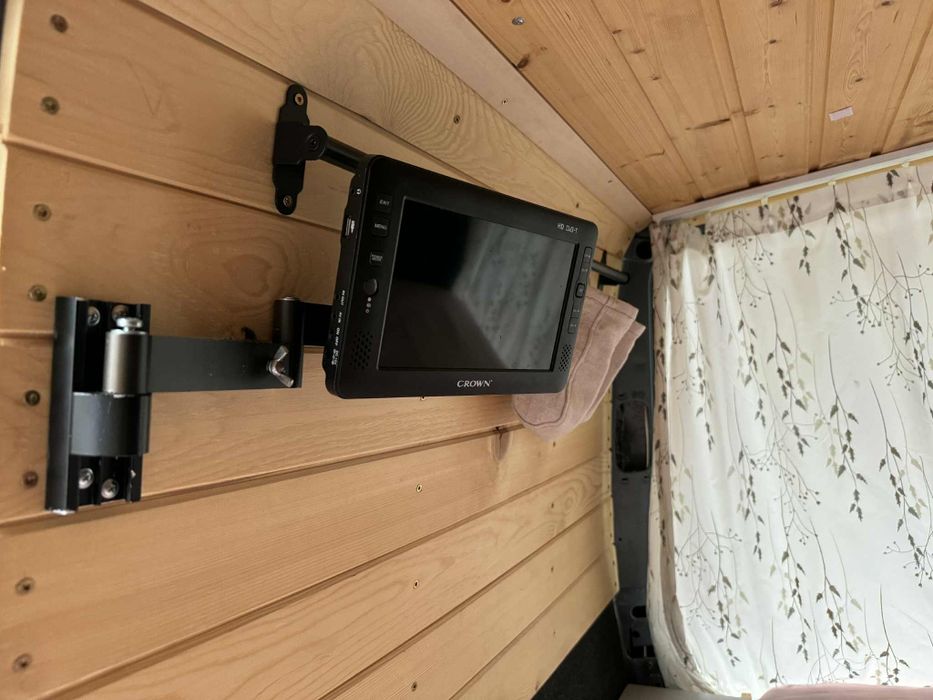 Бус за диво къмпингуване