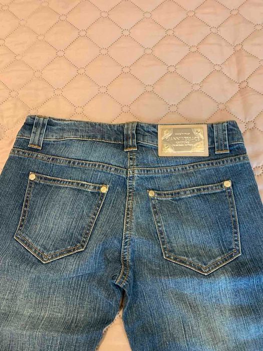 продавам дамски дънки Versace