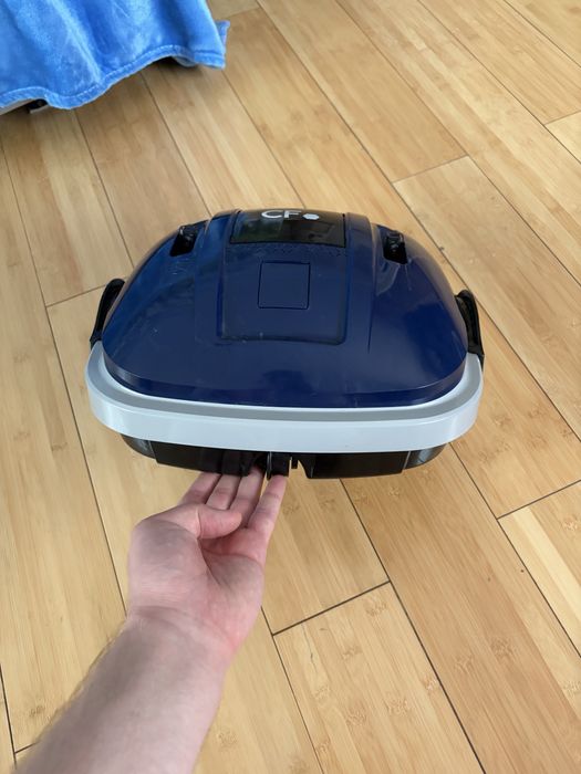 Robot curatat piscina