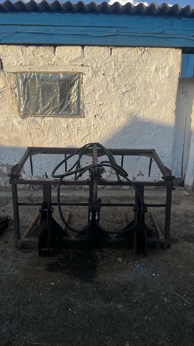 Продам трактор с куном + ковш, вилы, косилка.