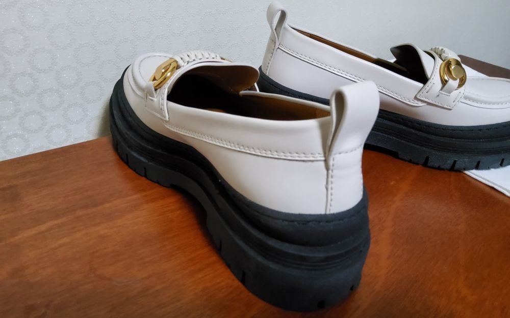 Продам новые лоферы Chloe - sneakers