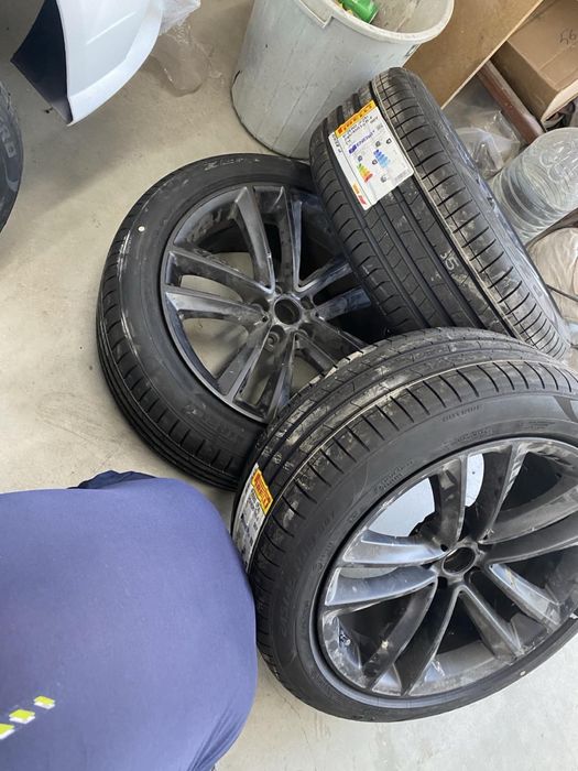Джанти 19 цола оригинални BMW G30 G11 G12 с чисто нови гуми Pirelli 245/45R/19