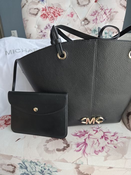 Черна чанта Michael kors