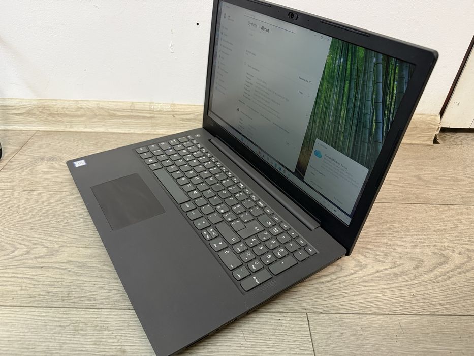 Lenovo V130-15IKB  Intel i5 7200u/ 8 Gb DDR4/ Nvme 256/ Baterie 6 ore