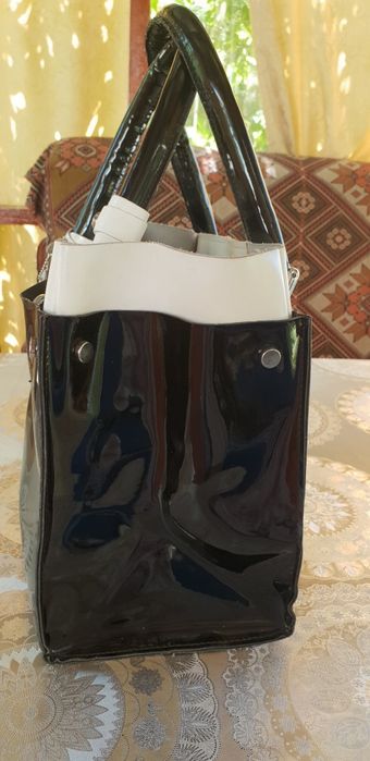 Сумка черно-белая кожа-лак