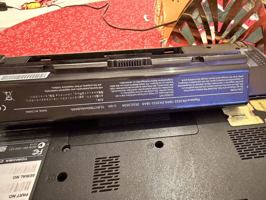 Продавам лаптоп toshiba a505