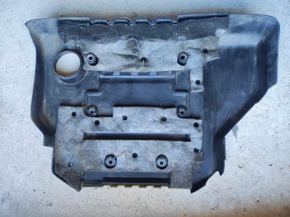 Декоративен капак двигател за Мицубиши Каризма-1.8 бензин-125к.с.