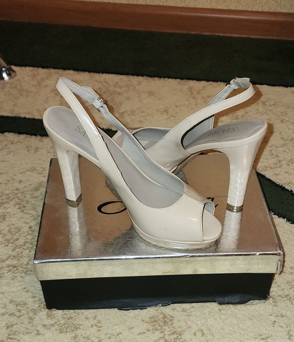 Продаются Босоножки