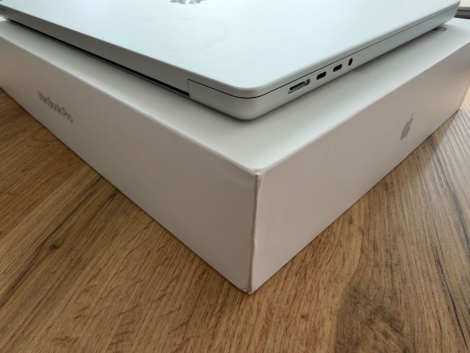 MacBook Pro 16" M2 PRO 12-Core CPU, 19-Core GPU, 32GB RAM, 1TB SSD