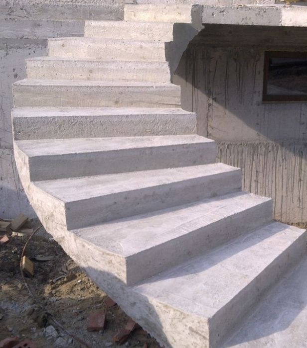 Scări din beton armat