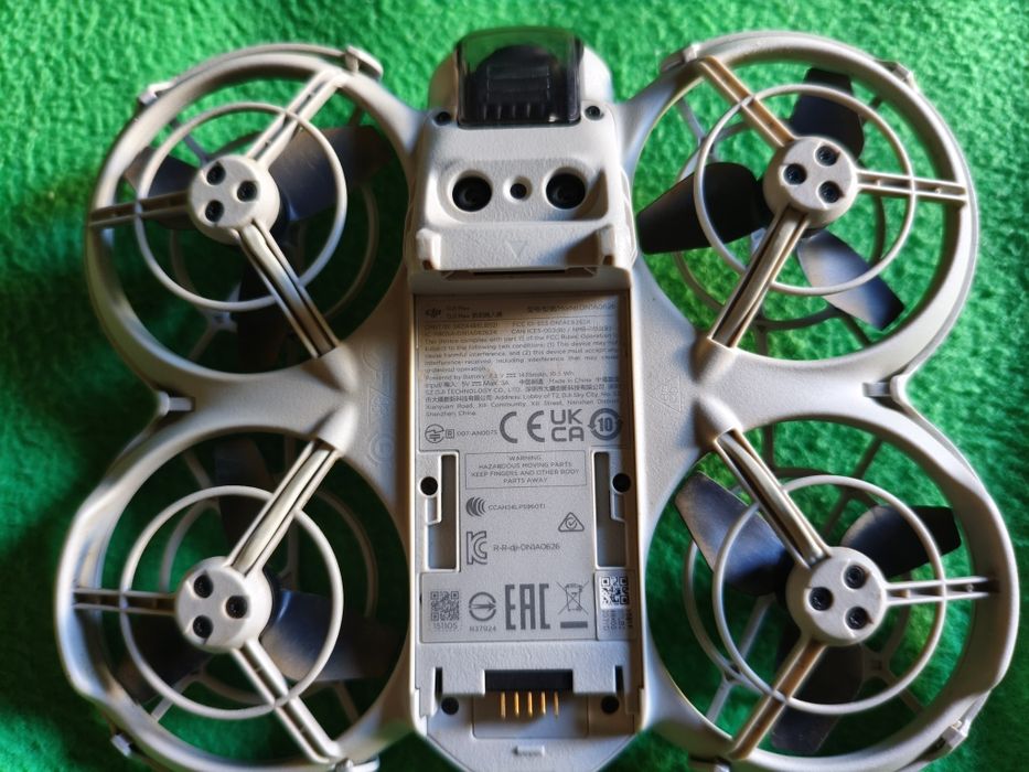 Квадрокоптер DJI neo.