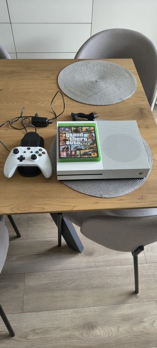 Xbox One  S / GTA 5