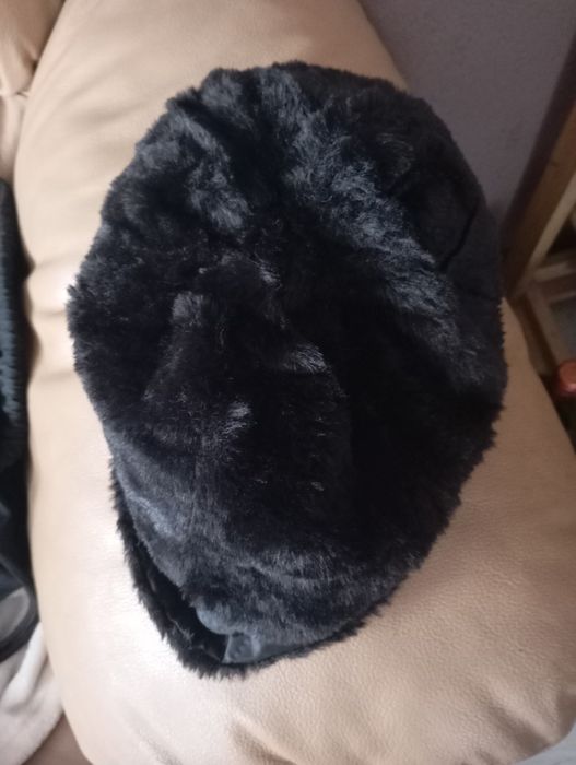 Красива стилна Дамска Винтидж шапка мека и пухкава