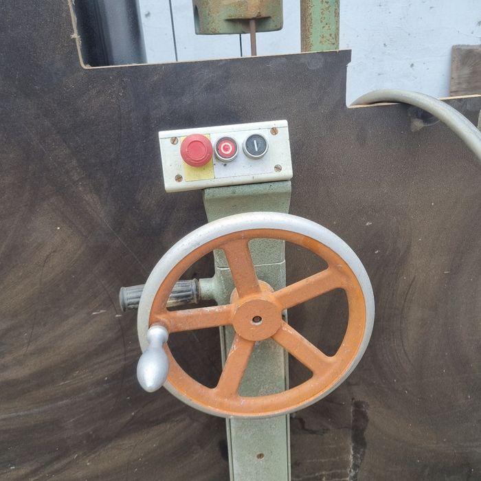 Vand circular cu taiere vertiala  dimensiuni Lungime  6 m  x Latime 225 m