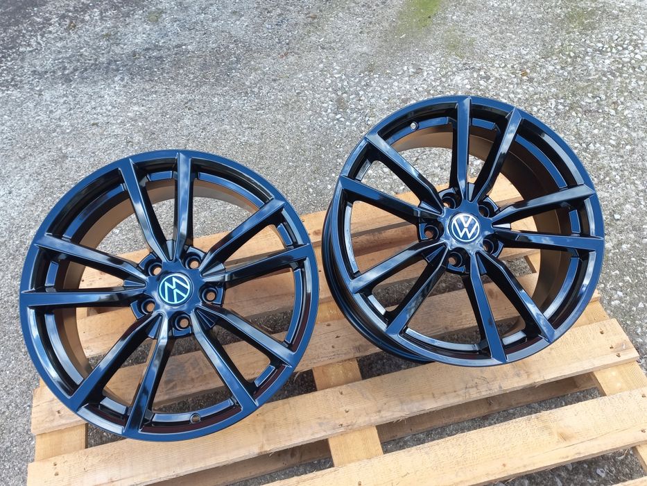 18"Vw Poteria 5x112 Piano Black 8j et45 Golf Passat Tiguan Jetta Touran Чисто Нови.
Poteria Piano Black.