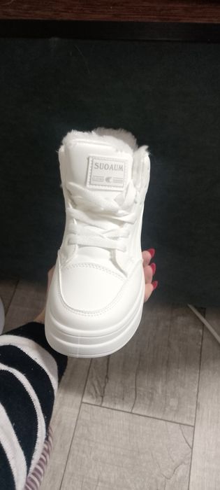 Кроссовки продам