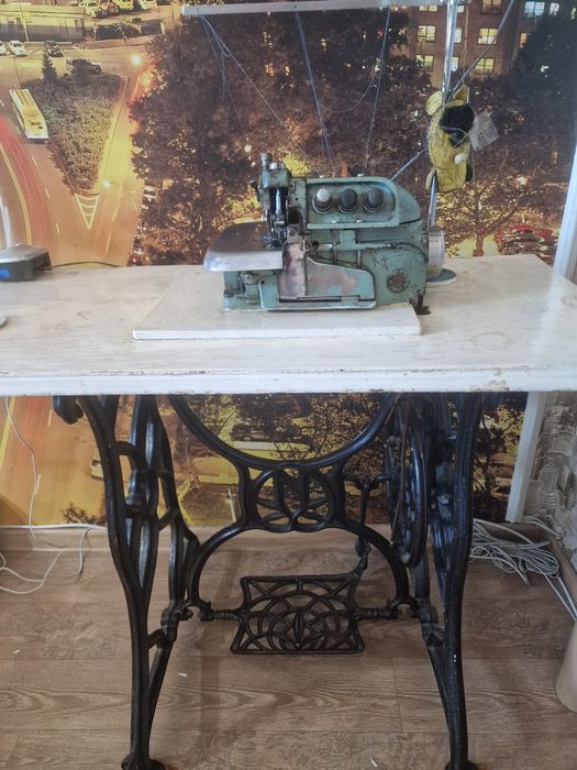 Продам оверлок японский, ножной