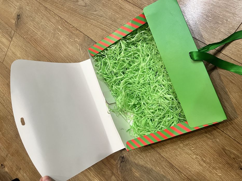 Новогодняя коробка с наполнителем