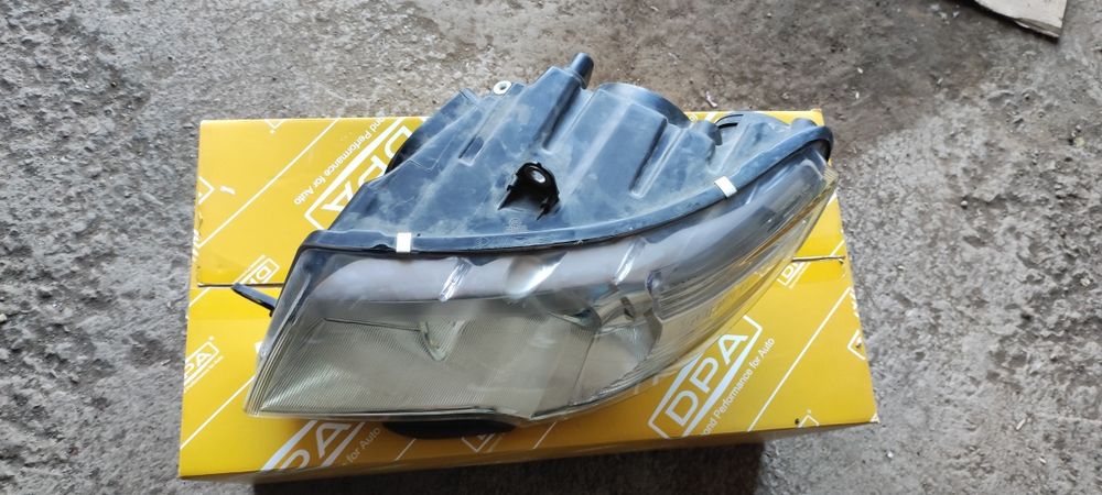 Продам фару на шкоду суперб