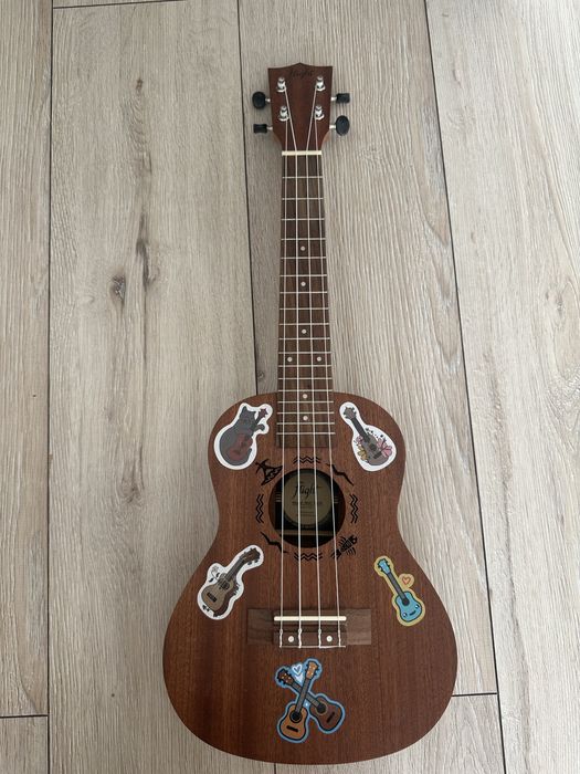 Укулеле продаю .