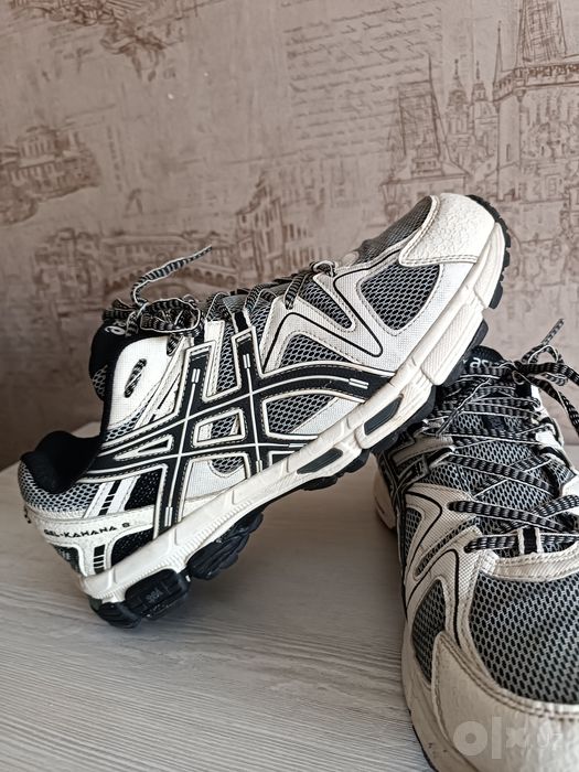 Оригинальные кроссы ASICS