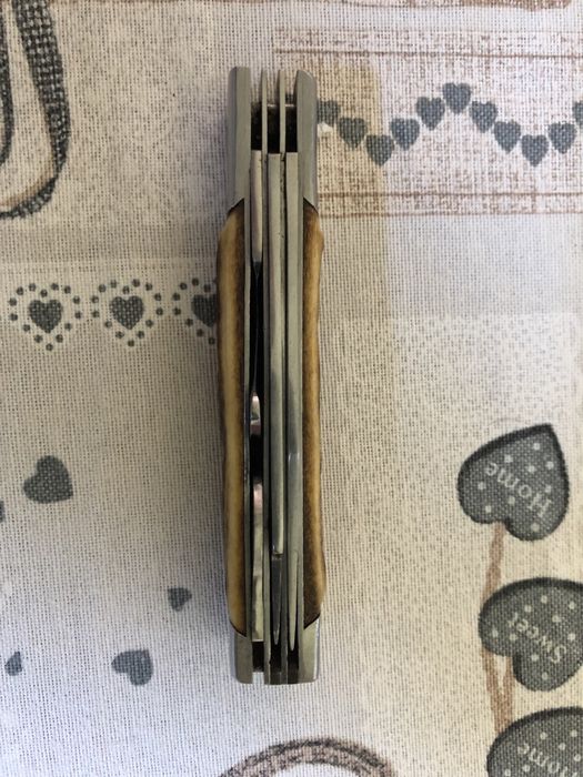 Briceag de vânătoare deosebit