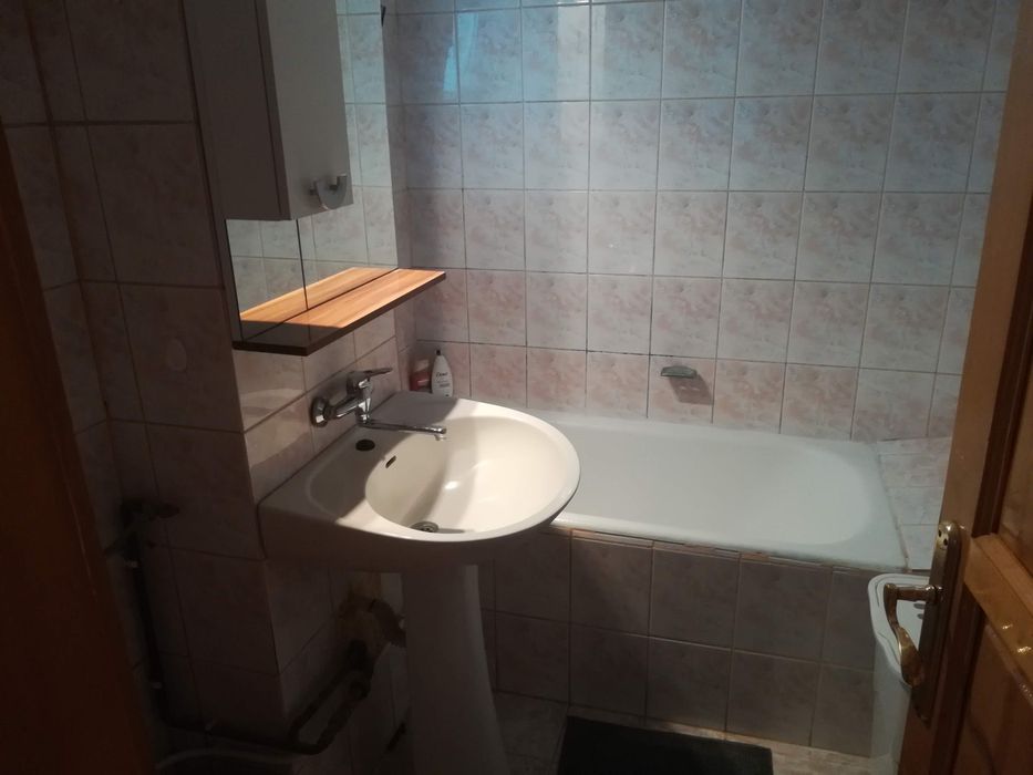 închiriez apartament 2 camere