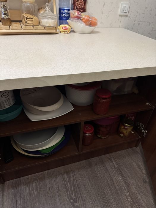 Продается кухонный стол-шкаф.  .