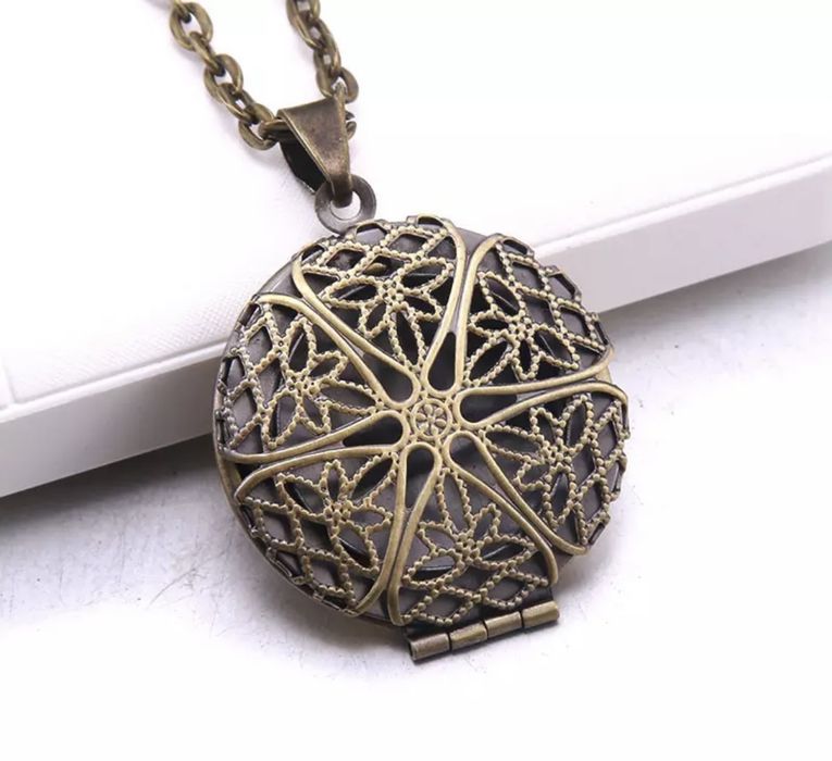 Големи винтидж колиета със снимка, медальон, колие сърце